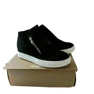 CUSHIONAIRE Women's Hart Hidden Wedge Sneaker Size 7M